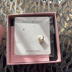 Musemond 14k Gold Tiny Wide Huggie Single Hoop Earring